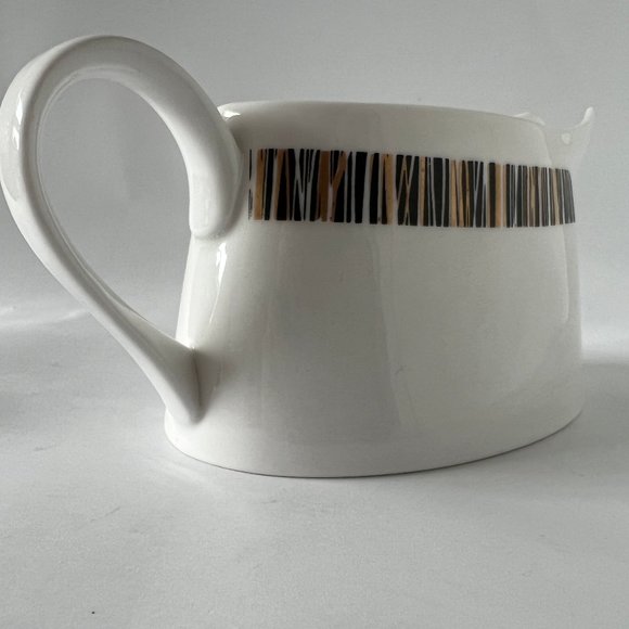 Royal Tuscan Gravy Boat Fine Bone China Cascade Made in England 5 1/2" Wide - Picture 4 of 7